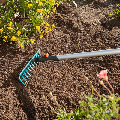 Rastrello combisystem a 12 denti completo di manico da 180 cm - Gardena Rastrello combisystem a 12 denti completo di manico da 180 cm - Gardena