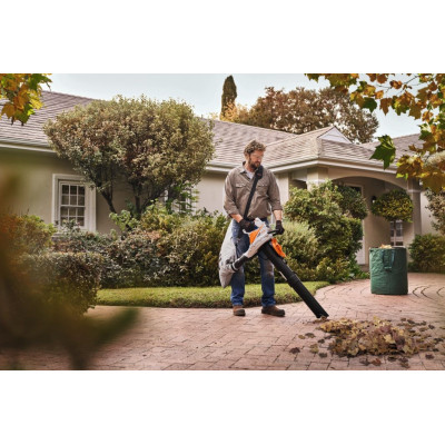 Soffiatore/Aspiratore/Trituratore a batteria Stihl SHA 56 completo di batteria e caricabatteria Soffiatore/Aspiratore/Trituratore a batteria Stihl SHA 56 completo di batteria e caricabatteria