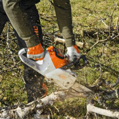 Motosega a batteria Stihl MSA 70 C-B set completo di batteria e caricabatteria - Sistema AK + Omaggi Motosega a batteria Stihl MSA 70 C-B set completo di batteria e caricabatteria - Sistema AK + Omaggi