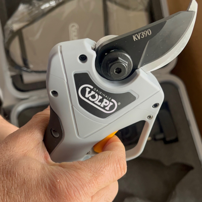 Volpi KV390 Forbice elettrica da potatura Ø 40 mm | AgricolBio.it